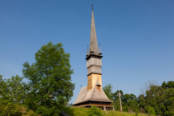 die höchste Holzkirche Rumäniens in Surdesti