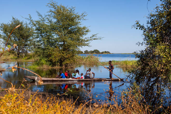 Personenfähre im Mokoro auf dem Zambesi