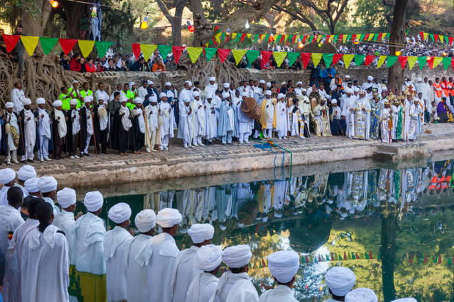 Heilige Timkat-Messe und Wasserweihe im Bad des Fasilidas