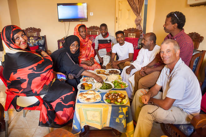 Einladung zum reichhaltigen sudanesieschen Menü bei Jalals Verwandschaft
