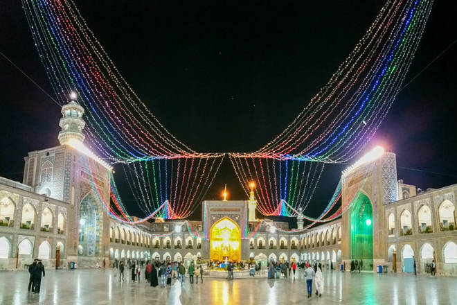 heiliger Bezirk in Mashhad bei Nacht