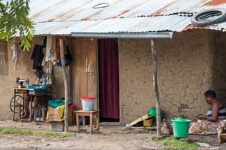 Dorfleben mit Schneider in Kisenyi
