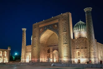 am weltberühmten Registon Platz in Samarkand