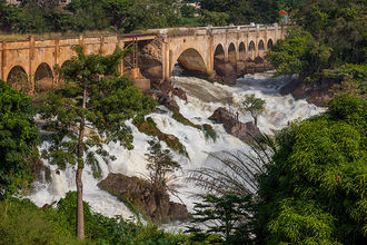 Wasserfall von Cacheoira mit der alten Portugiesenbrücke