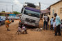 Elfenbeinküste - Manni ist in ein Abwasserkanal eingebrochen