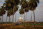 Elfenbeinküste - Yamoussoukro - Übernachtungsplatz am Palmenhain mit blick auf den Dom