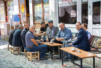 Typische Männerrunde im türkischen Teehaus