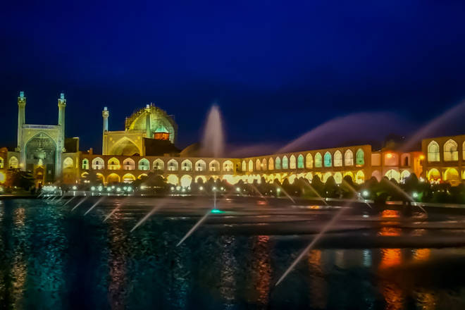 der zentrale Meydan-e Imam bei Nacht