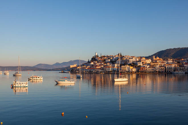 Blick von unserem Platz in Galatas auf die Insel Poros