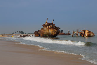 am Schiffswrackstrand nördlich von Luanda