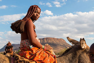 junge Himbafrau