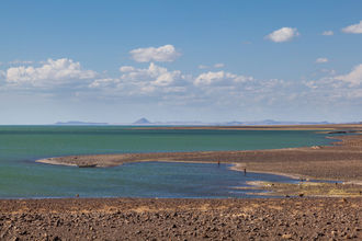 Blick über den Lake Turkana zum Mt. Porr