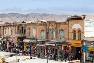 Häuserzeile im alten Zentrum von Tabriz