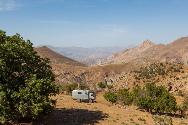 Übernachtung mit Panorama auf dem Weg nach Shangalerud