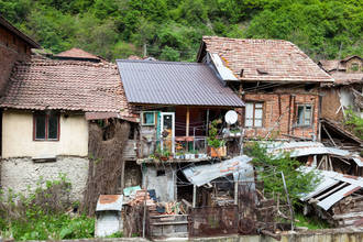 Verfallendes Dorf Pirin, hier leben tatsächlich noch Leute drin!