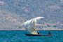 Fischerboote nutzen den Wind am Tanganjika See