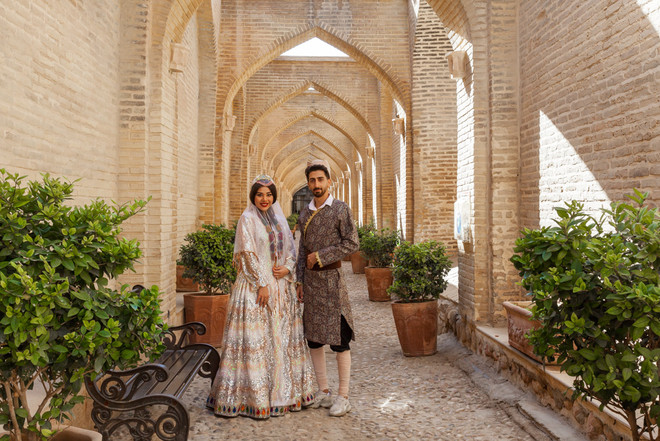 Brautpaar in Shiraz, in traditioneller Ghasghai Tracht