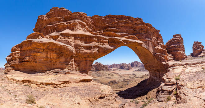 Der in seiner gewaltigen Größe eindrucksvollste Felsbogen Saudi Arabiens