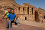 vor dem Kloster Ed Deir in Petra, Jordanien