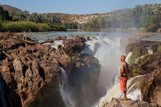 üppige Natur an den Epupa Falls