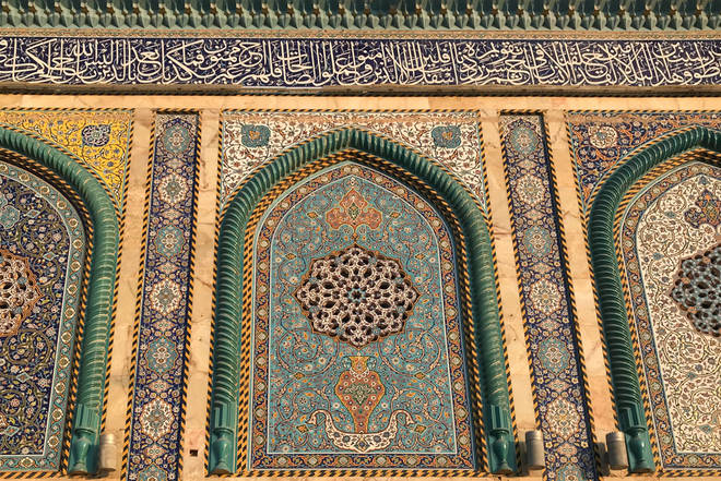 Wunderschön gekachelte Fassaden im Herzen von Kerbala