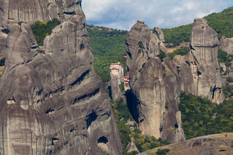 Nonnenkloster Rousanou, filigran zwischen den mächtigen Felsen